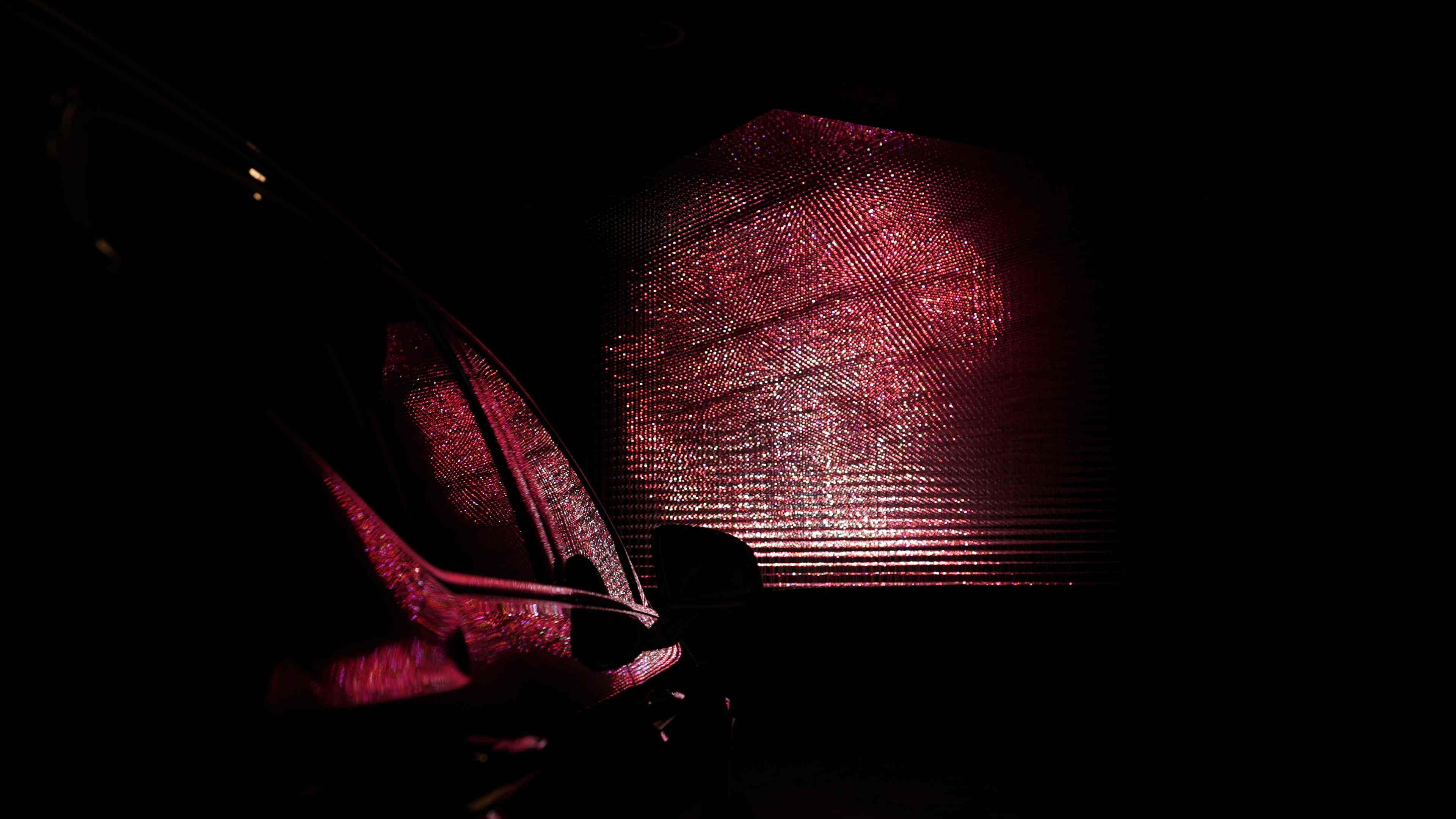 壊されたホテルの壁 - Light Sculpture of Flames / Ruptured