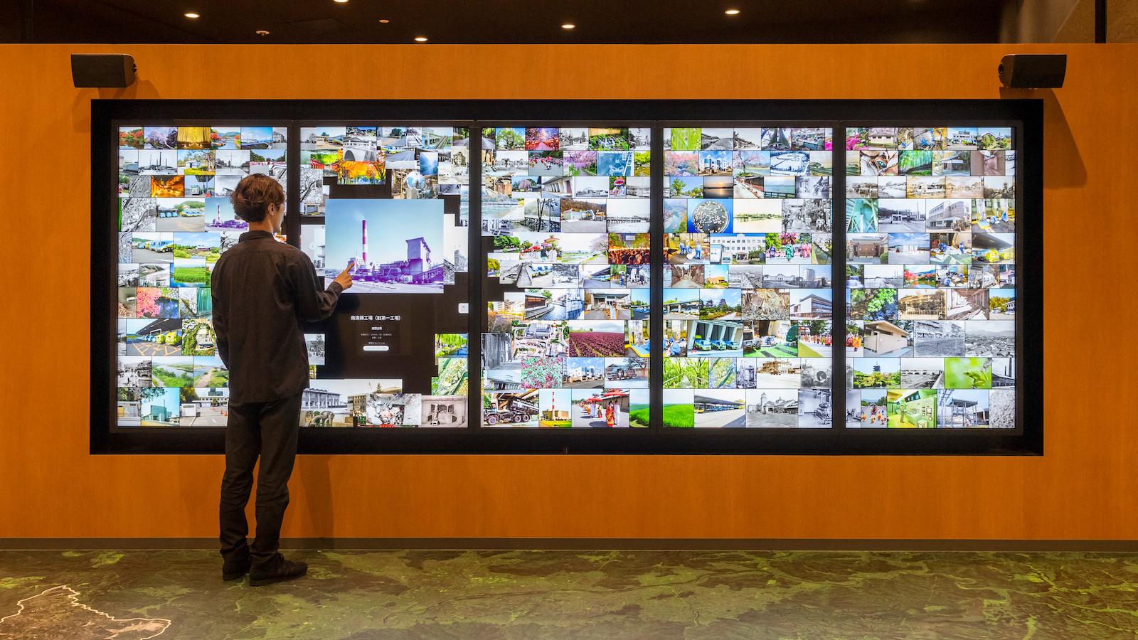 Digital Information Wall  工場見学での利用