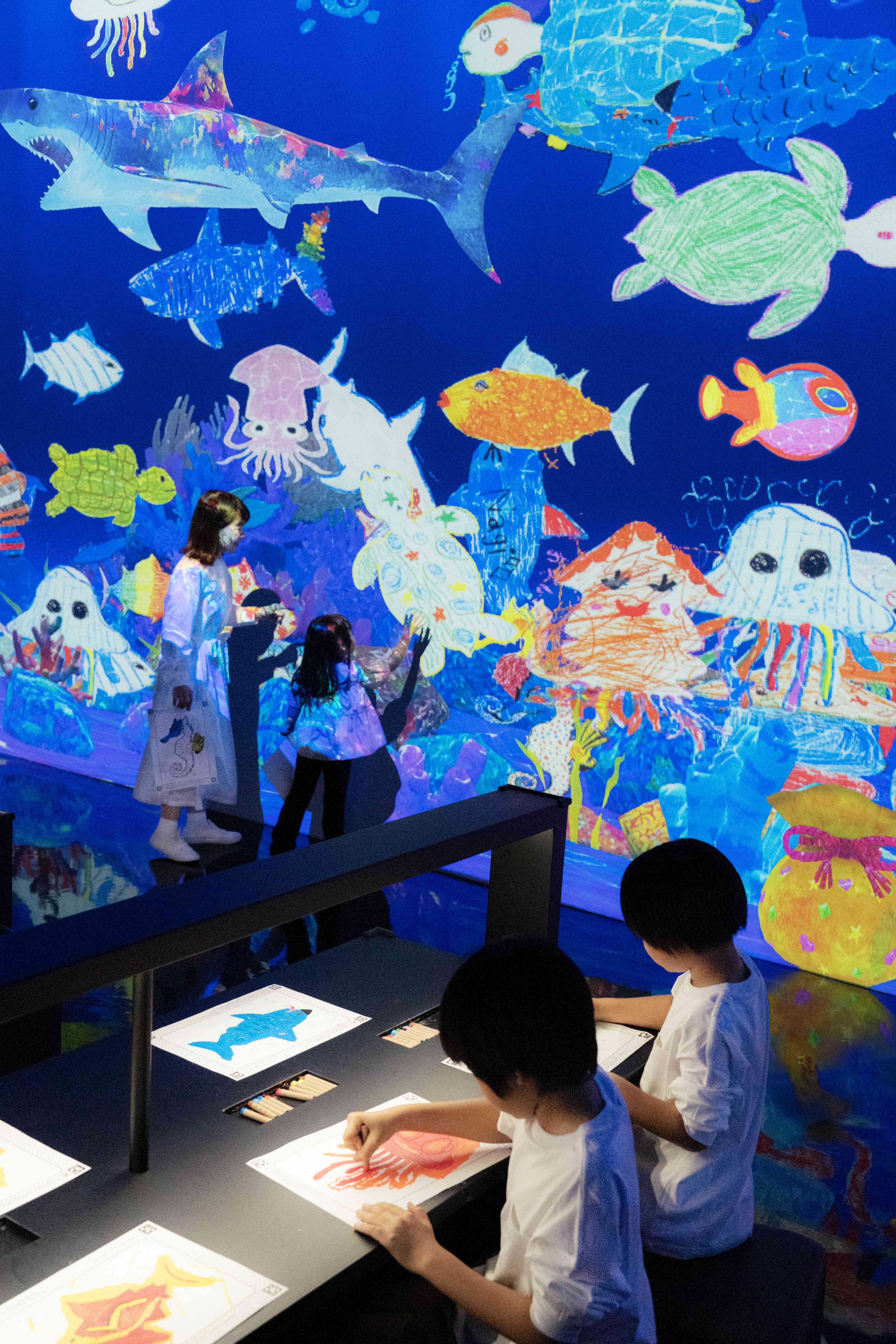 世界とつながったお絵かき水族館 / Sketch Aquarium: Connected World | teamLab / チームラボ